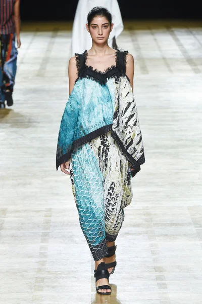 Look 12